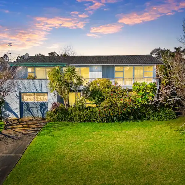 SPACIOUS EAST AUCKLAND HOME ON GENEROUS CORNER LOT