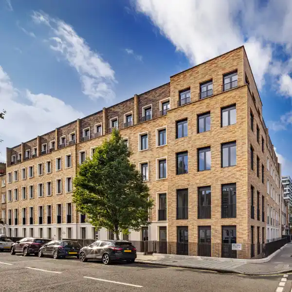 CONTEMPORARY MARYLEBONE HOME WITH CONCIERGE AND PARKING