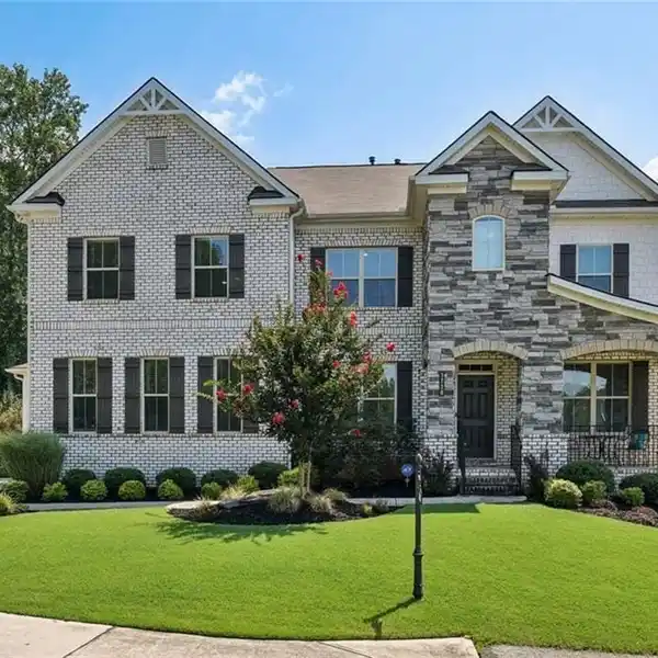 BEAUTIFUL AND INVITING HOME