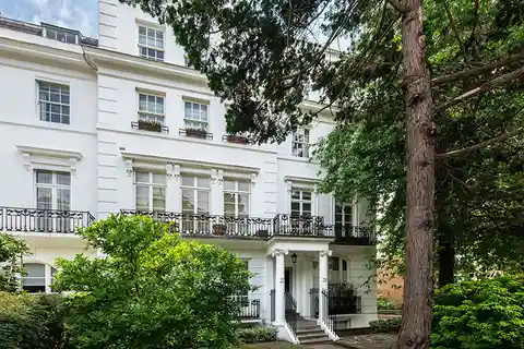 Refreshed Flat in Egerton Crescent