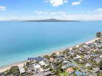 TAKAPUNA BEACHFRONT WITH EXCEPTIONAL VIEWS