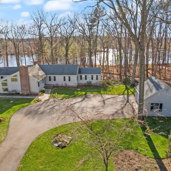 SPECTACULAR WATERFRONT ESTATE