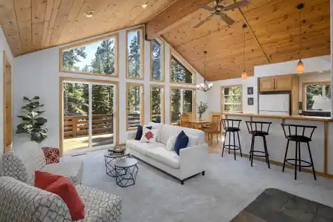 Modern Mountain Home a Block to the Lake