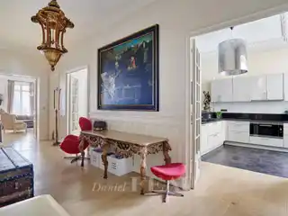 Elegant Apartment in Excellent Condition
