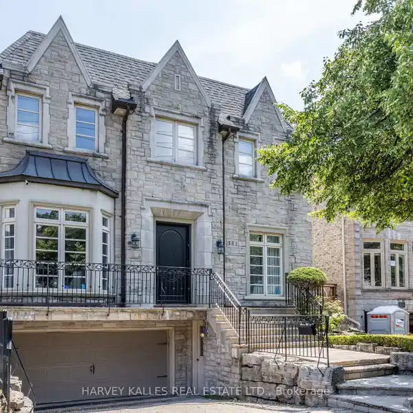 CUSTOM HOME IN THE HEART OF LEDBURY PARK