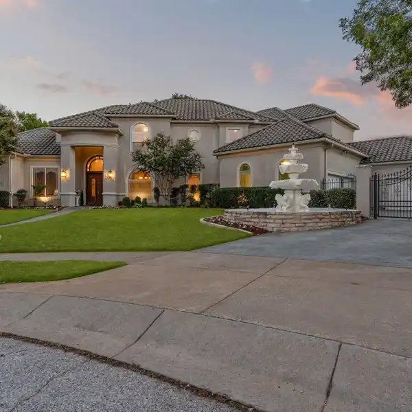 BEAUTIFUL RESIDENCE IN COVENTRY MANOR