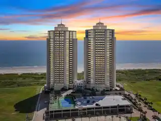 Exceptional 20th-Floor Residence