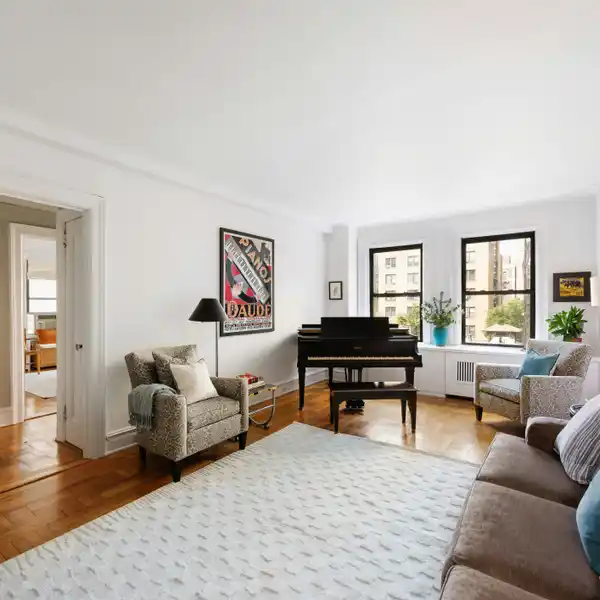 GRACIOUS CORNER FOUR BEDROOM RESIDENCE IN A PRESTIGIOUS BUILDING