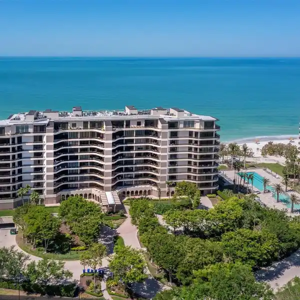 EXQUISITE GULF-FRONT RESIDENCE AT L’AMBIANCE