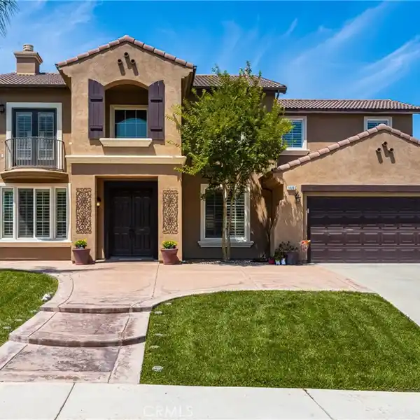 BEAUTIFUL POOL HOME IN CHASE RANCH