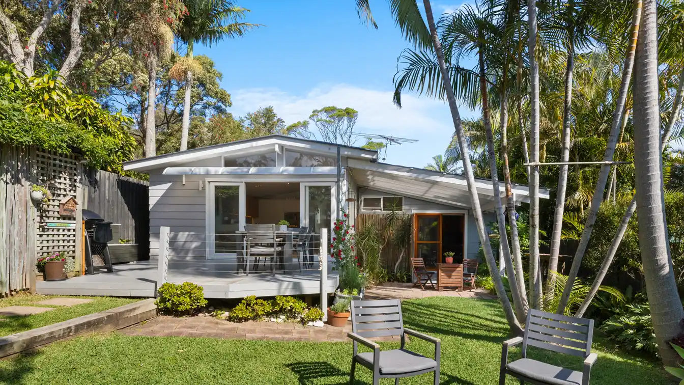 Stunning North-facing Avalon Cottage