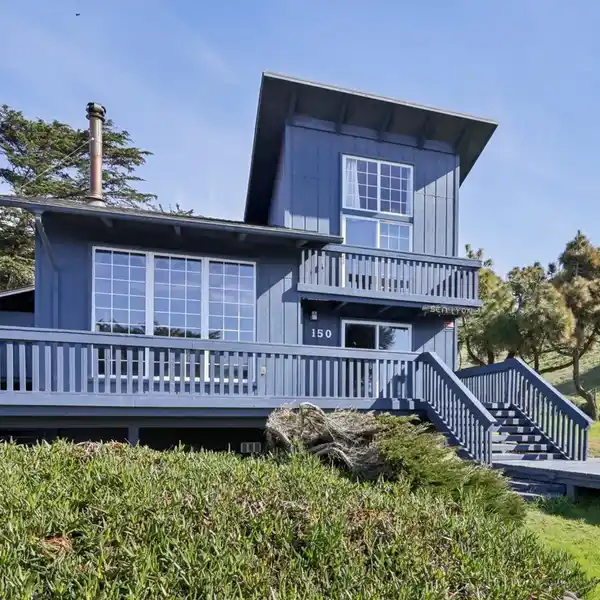 ONE-OF-A-KIND COASTAL RETREAT