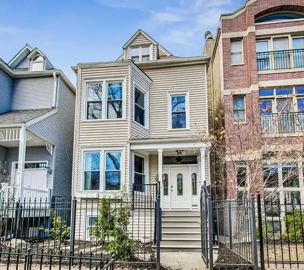 SPACIOUS LINCOLN PARK SINGLE FAMILY HOME