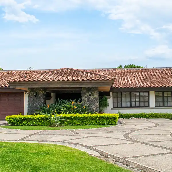 SPECTACULAR PROPERTY IN PRIME LOCATION