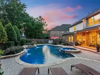 Beautifully Maintained and Updated Home in Bantam Woods