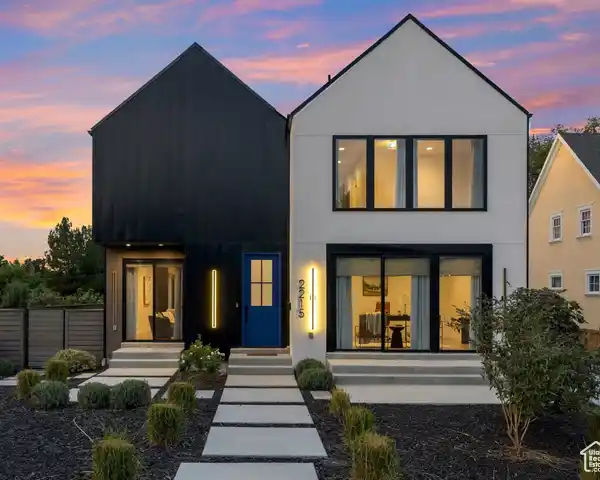 SOPHISTICATED NEW LUXURY HOME