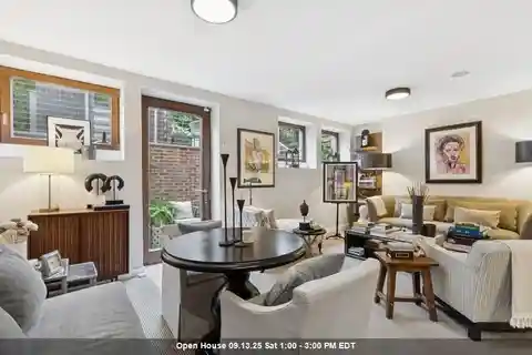 Impeccably Appointed Downtown Duplex with Private Patio