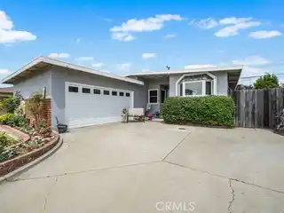 Charming Cottage Located in Seal Beach