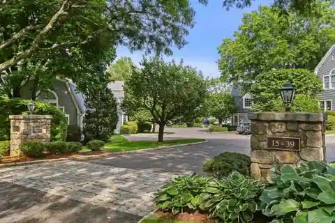 Sought-After Canaan Mews End Unit