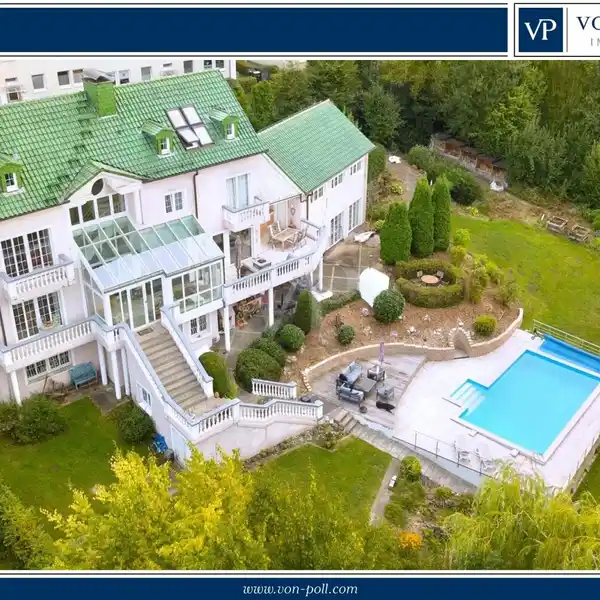 IMPRESSIVE VILLA WITH EXTENSIVE MODERNIZATIONS