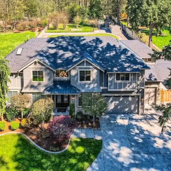 EXTRAORDINARY ESTATE HOME ON A SHY ACRE