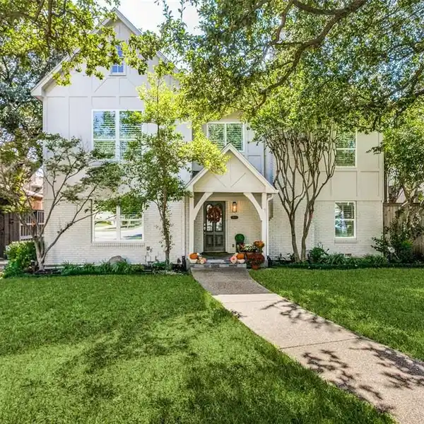 TERRIFIC TRADITIONAL HOME IN A DESIRABLE LOCATION