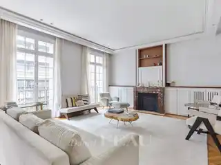 Sophisticated Flat Moments from Parc Monceau