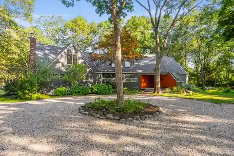 Elegant Hamptons Home on 2.1 Acres