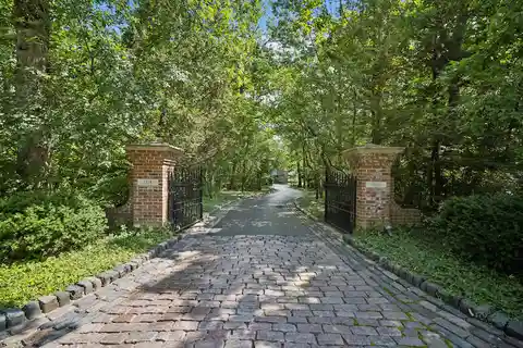Exceptional Secluded Retreat