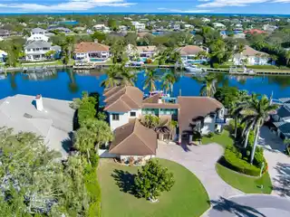 Spacious Waterfront Estate in the Moorings