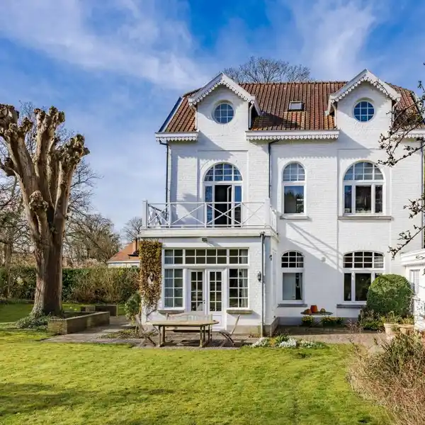 EXCEPTIONAL PROPERTY IN A GREEN SETTING