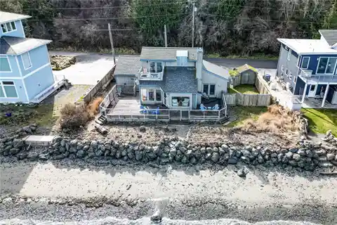 Beachfront Home in the Diamond Point Area