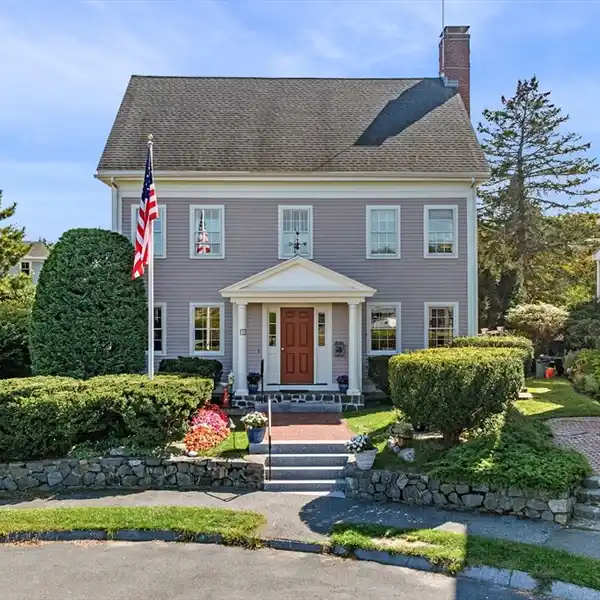 SEASIDE COLONIAL OFFERS FABULOUS OCEAN/HARBOR VIEWS