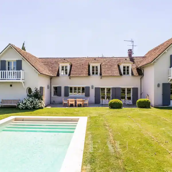 PEACEFUL HAMLET LIVING WITH PRIVATE POOL