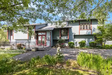 Remarkable Bi-Level Home