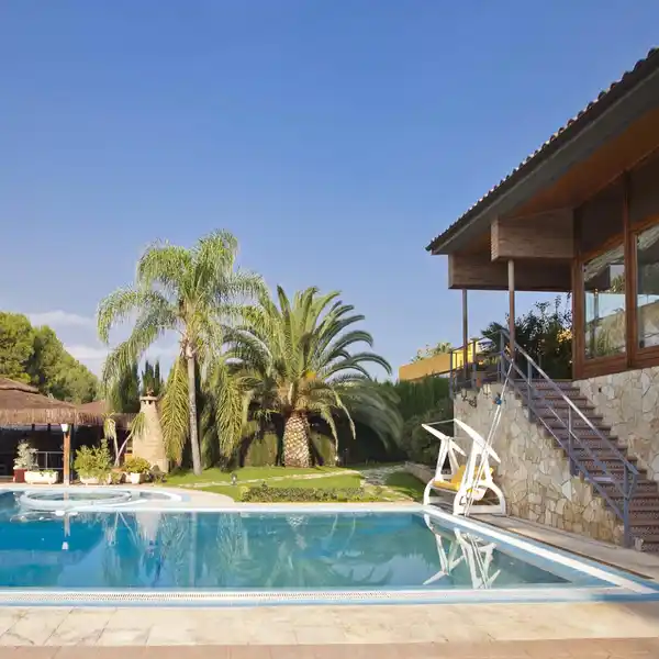 UNIQUE ESTATE IN SANTA APOLONIA