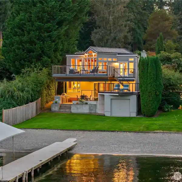 UNIQUE WATERFRONT RETREAT