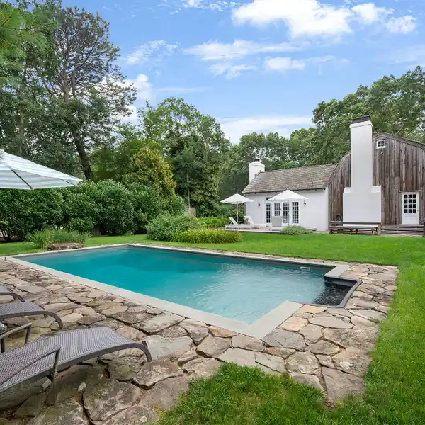 POST AND BEAM COTTAGE IN WAINSCOTT