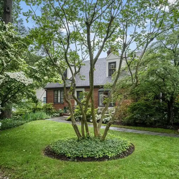 DELIGHTFUL CAPE COD HOME