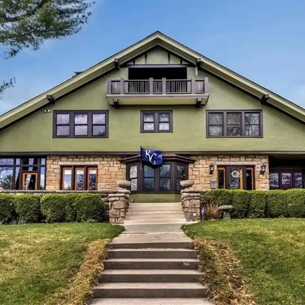 IMPECCABALE CRAFTSMAN HOME