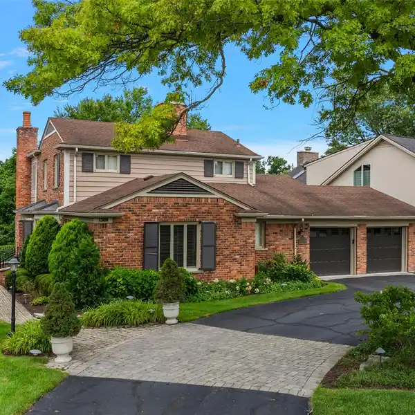 LOVELY HOME IN A DELIGHTFUL NEIGHBORHOOD