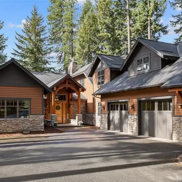 IMPRESSIVE RUSTIC-CHIC HOME