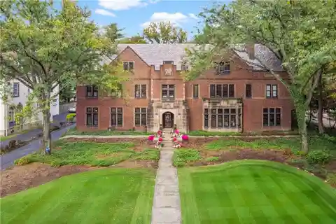 Remarkable Light-Filled Jacobean Tudor