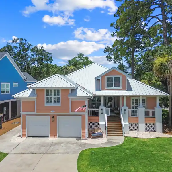 SPECTACULAR HOME IN PRIME LOCATION