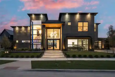 Extraordinary High-end Home in the Hills of Kingswood