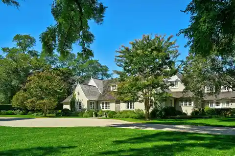 Exquisitely Designed Estate Near Fabled Ocean Beaches