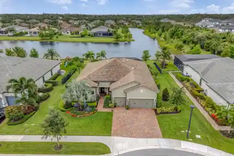 Upgraded Luxury Estate in Ancient Tree