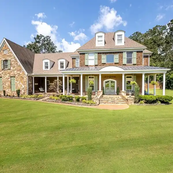 CUSTOM-BUILT HOME IN THE BEAUTIFUL AUBURN WOODS NEIGHBORHOOD