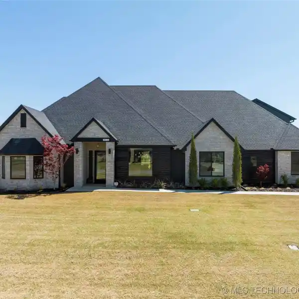 EXCEPTIONAL CUSTOM HOME IN STONE CANYON ESTATES