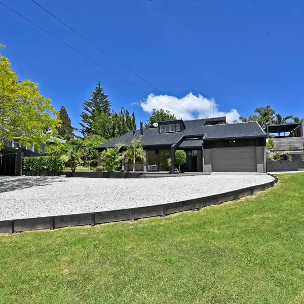 IMMACULATE RENOVATED RETREAT ON EXPANSIVE GROUNDS